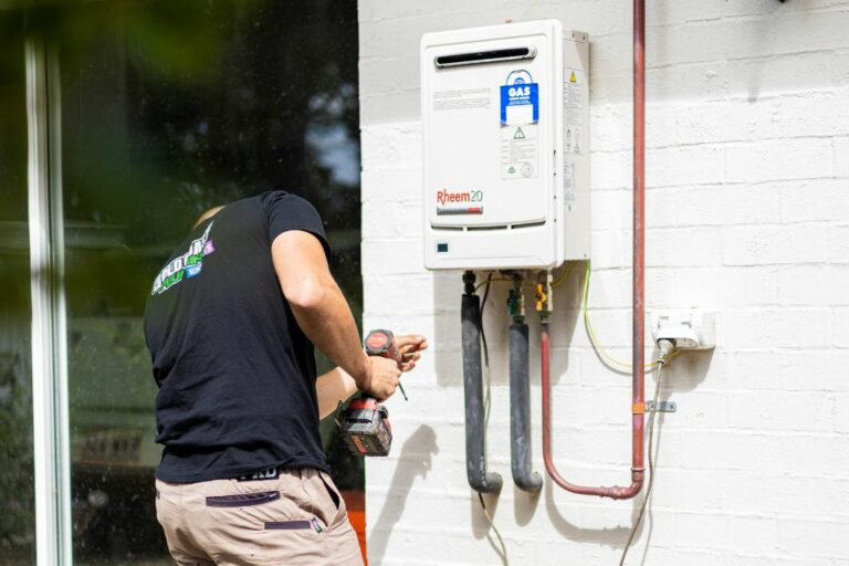 gold coast instant gas hot water plumber 768x512