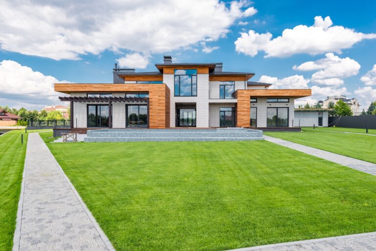 lawn maintenance sunshine coast 768x513