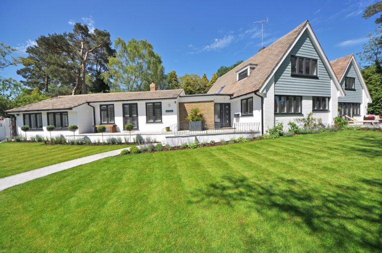 lawn mowing services sunshine coast 768x510